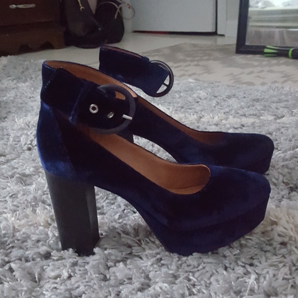 DEREK LAM Blue velvet